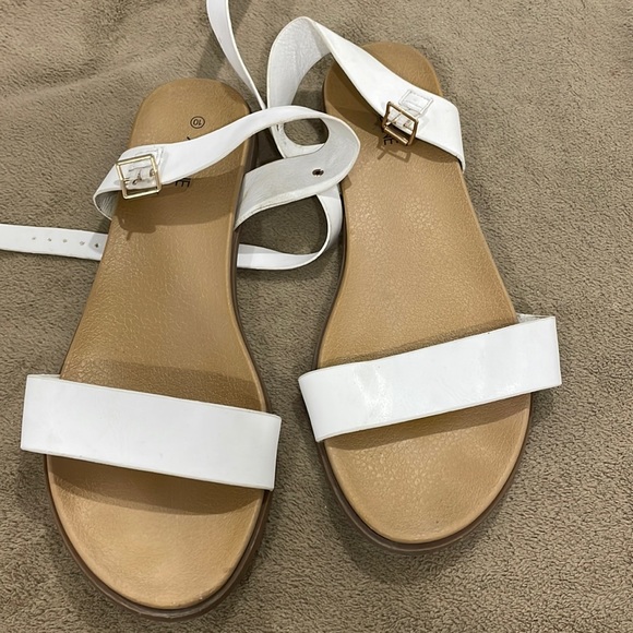 Ardene white/nude sandals - size 10 - Picture 1 of 1